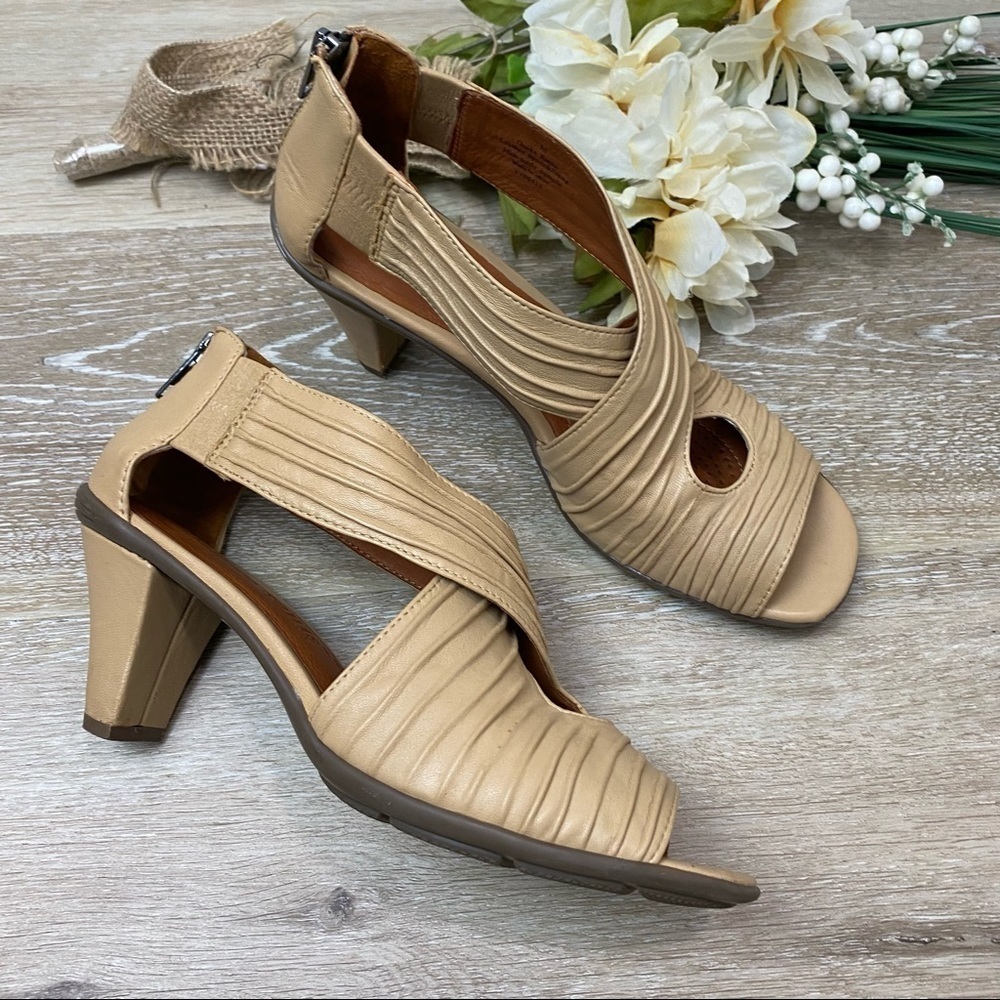 Gentle Souls “Osaka Rama” by Kenneth Cole